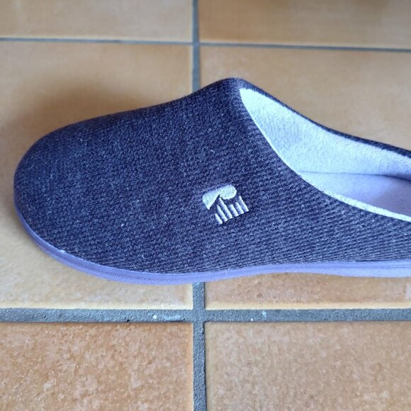 Women's Eggplant Two-Tone Memory Foam Slipper Closed-Toe Indoor House Shoes - Picture 11 of 11